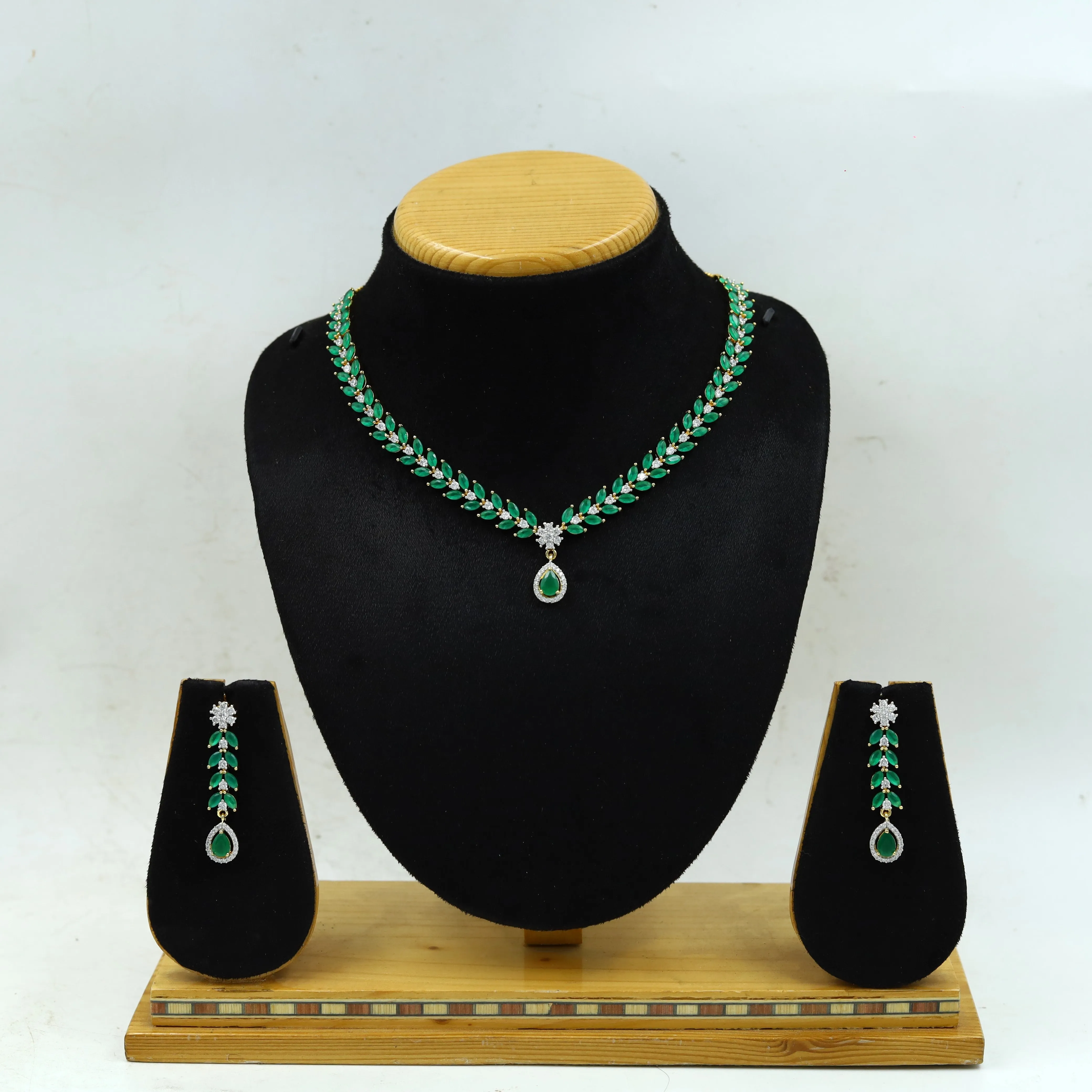 Round Neck Zircon/AD Necklace Set 14844-08
